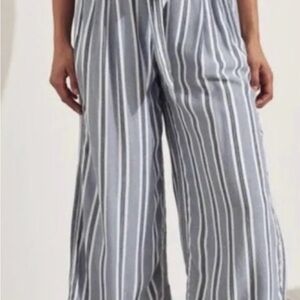 Hollister Ultra High Rise Flowy Striped Gray Women's Pants Size Small
